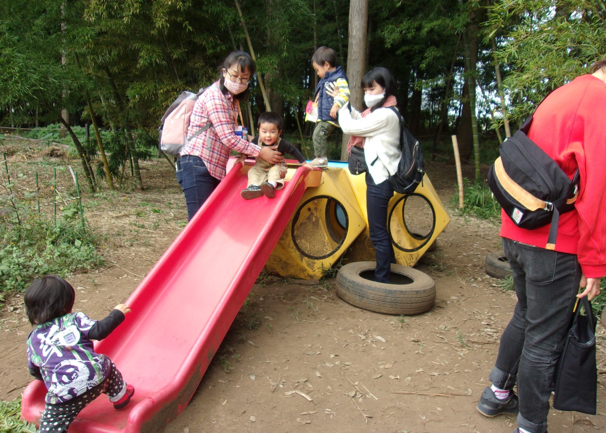 自然豊かな園の「あそびの森」